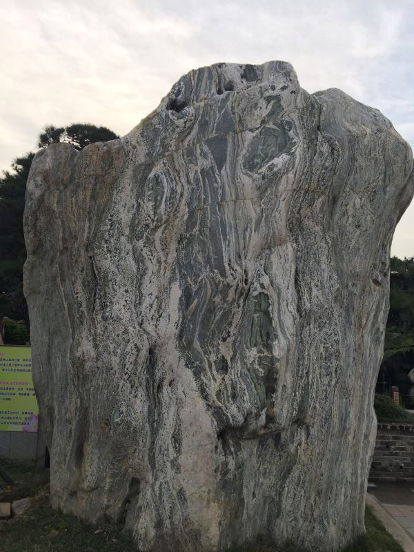 泰山刻字景观石大量供应20-70吨每块